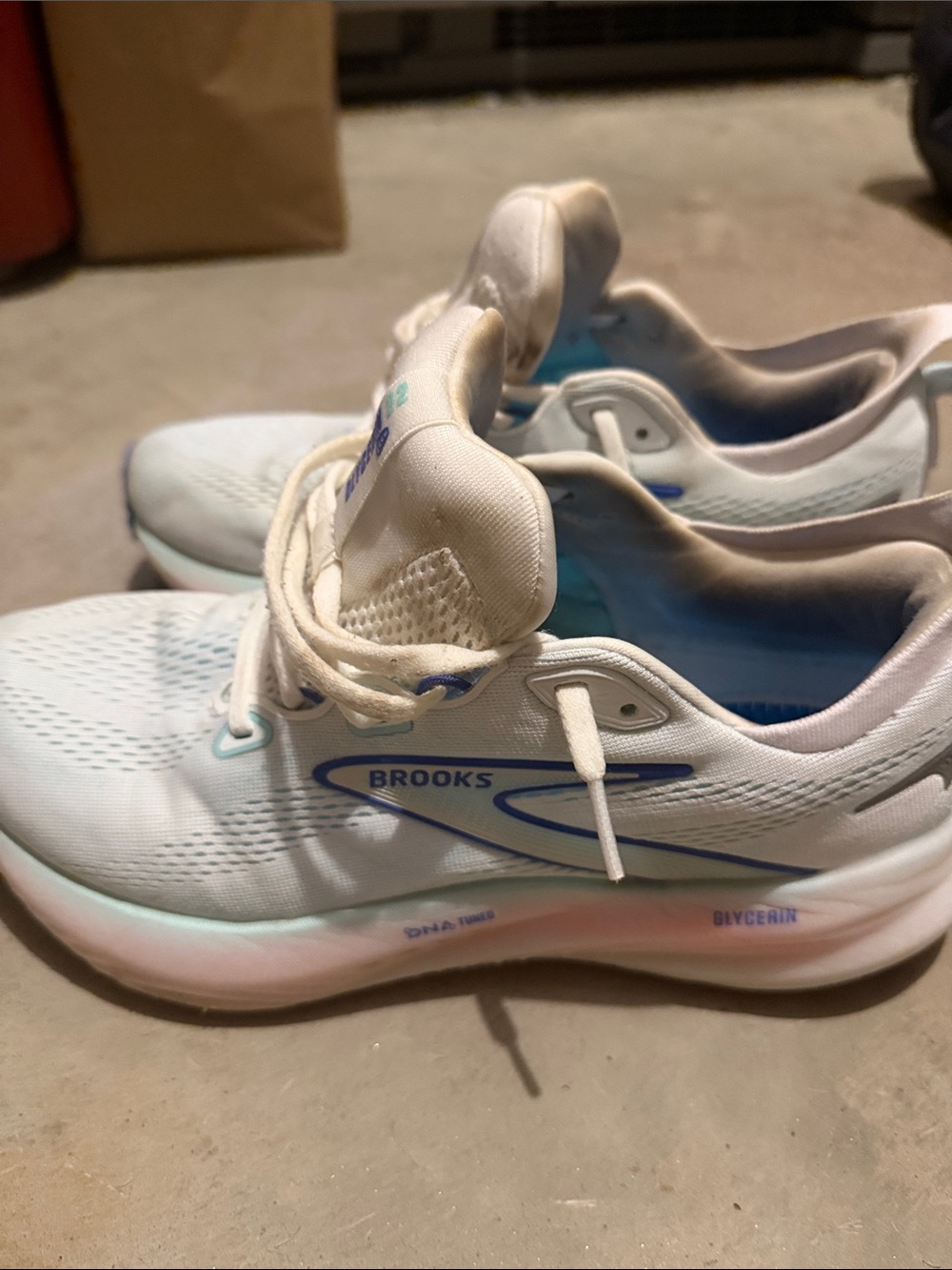 Brooks Women’s Glycerin 22 White Running Shoes with Light Blue Accents - Picture 4 of 5